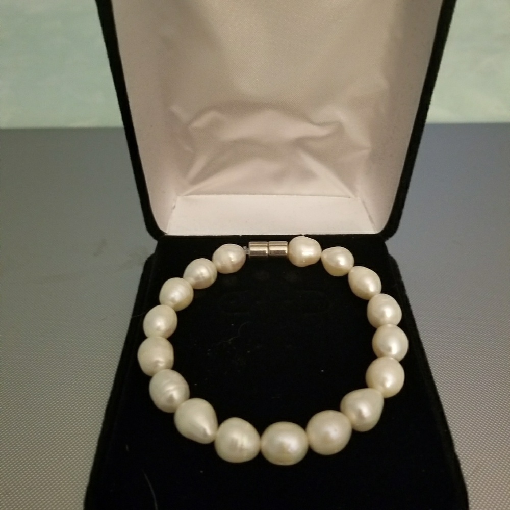 Pearl bracelet